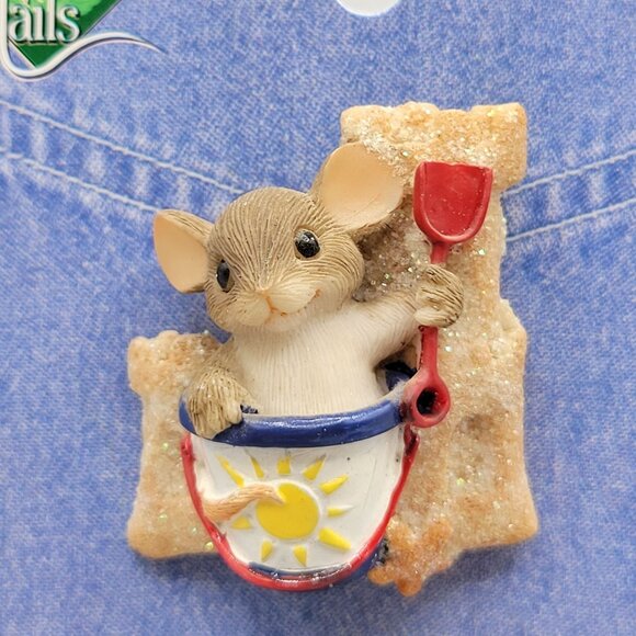 Charming Tails Lapel Pin My Sand Castle Retired 80/126 Mackenzie Mouse - Picture 1 of 3